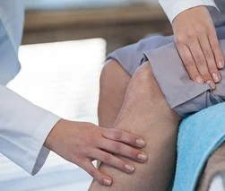 Our specialized knee and shoulder center offers surgical and non-surgical treatment of knee injuries and conditions for patients of all ages.